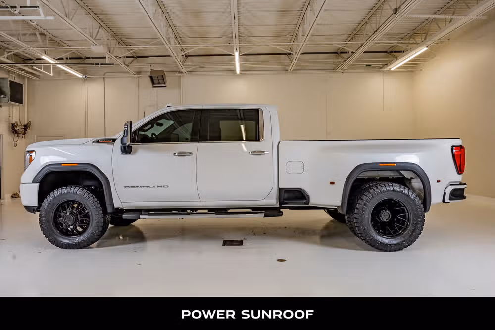 2022 GMC Sierra 3500HD Denali Crew Cab Image 6