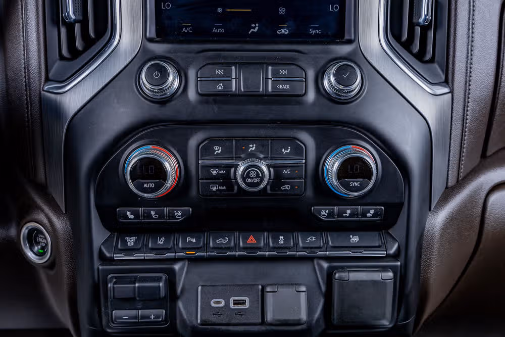 2022 GMC Sierra 3500HD Denali Crew Cab Image 27