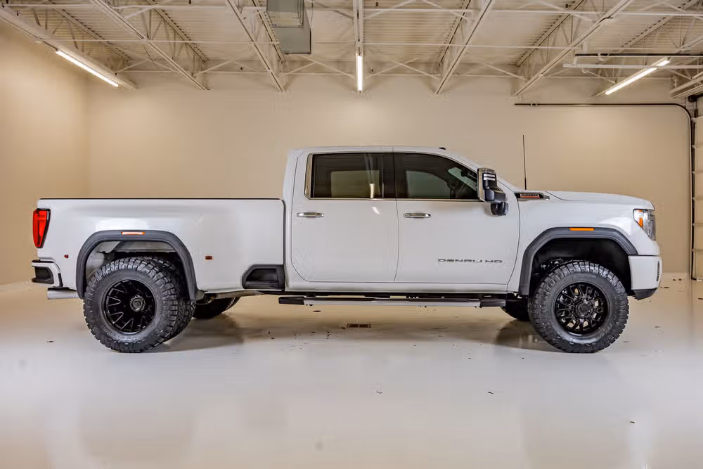 2022 GMC Sierra 3500HD Denali Crew Cab Image 11