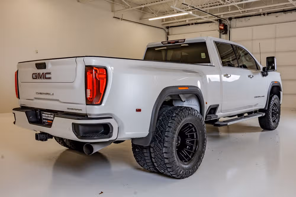 2022 GMC Sierra 3500HD Denali Crew Cab Image 10