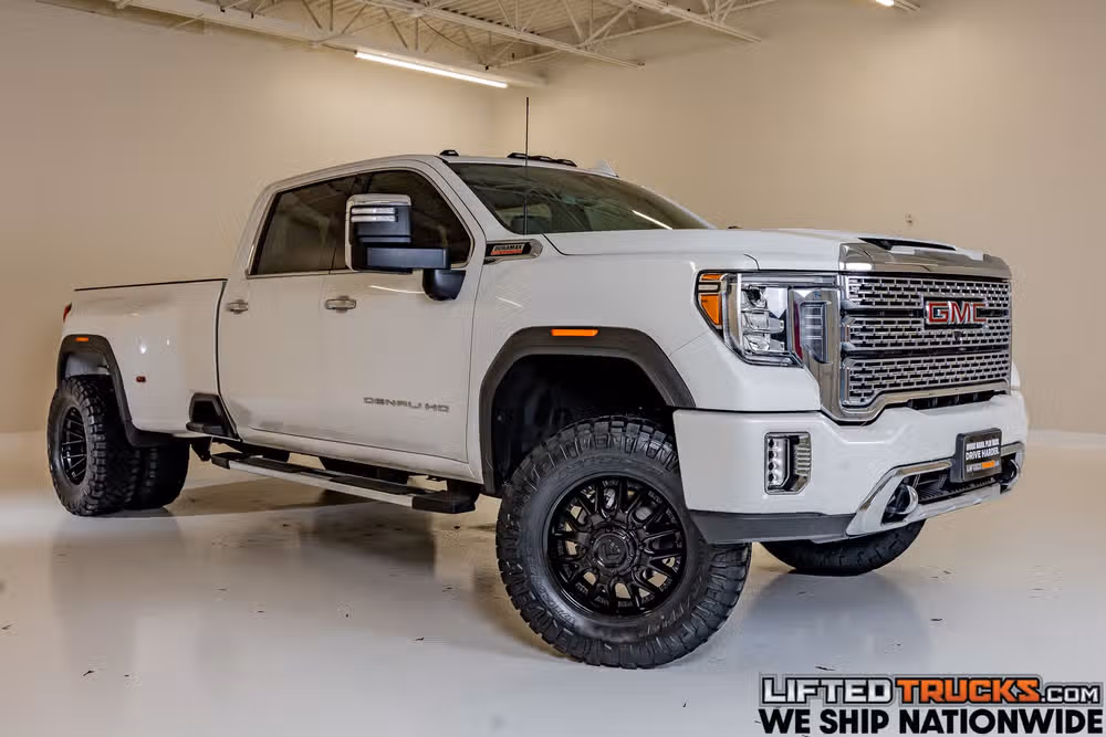 2022 GMC Sierra 3500HD Denali Crew Cab Image 1