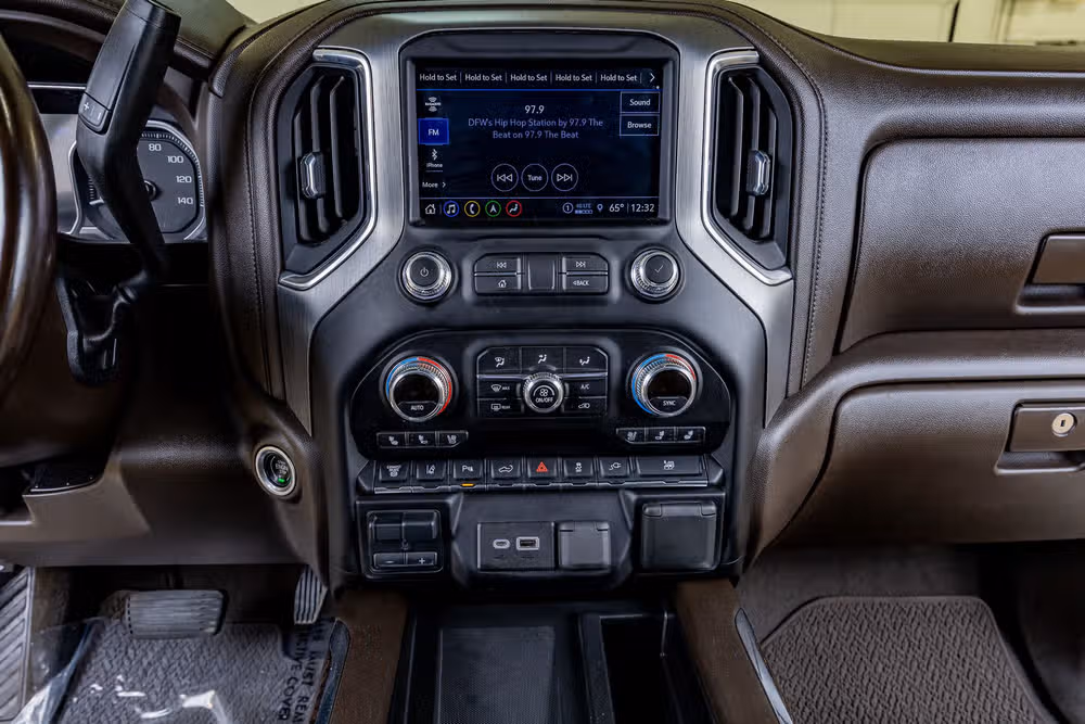 2022 GMC Sierra 3500HD Denali Crew Cab Image 24