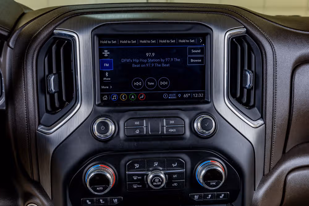 2022 GMC Sierra 3500HD Denali Crew Cab Image 25
