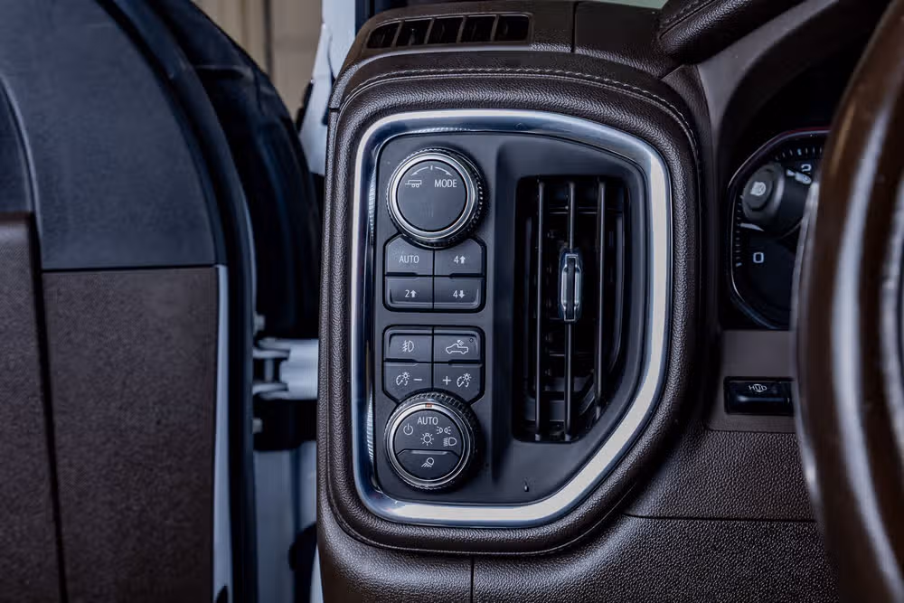2022 GMC Sierra 3500HD Denali Crew Cab Image 22