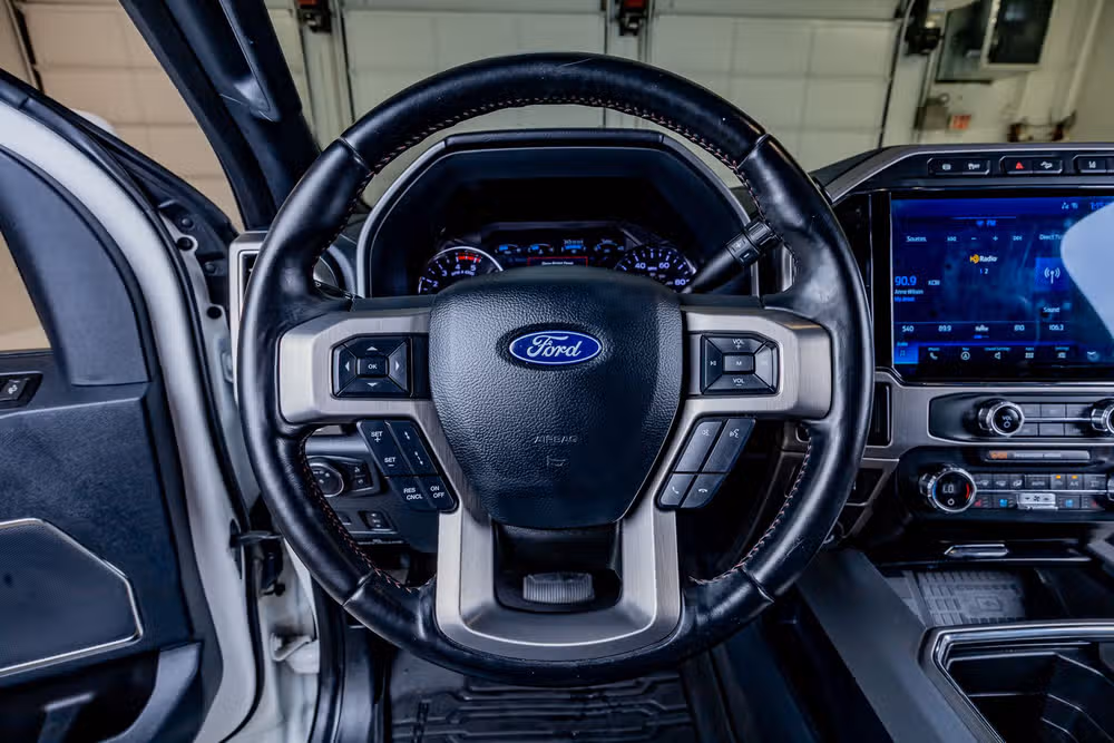 2022 Ford F-250 Super Duty Platinum Crew Cab Image 18