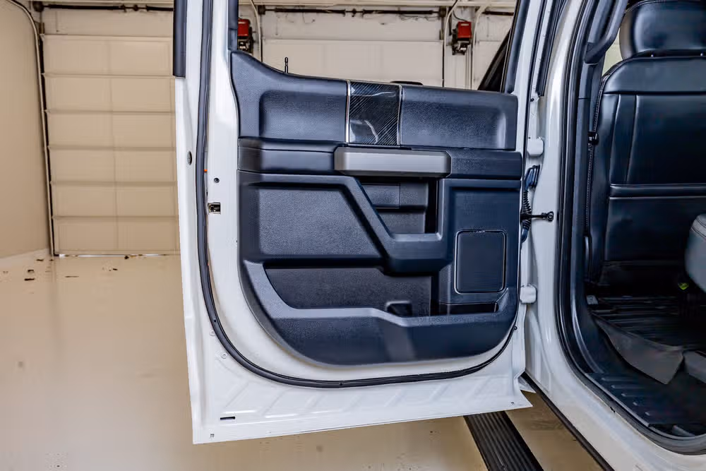 2022 Ford F-250 Super Duty Platinum Crew Cab Image 38