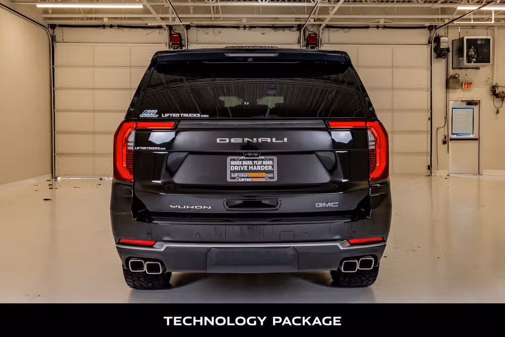 2025 GMC Yukon XL Denali Ultimate Image 8