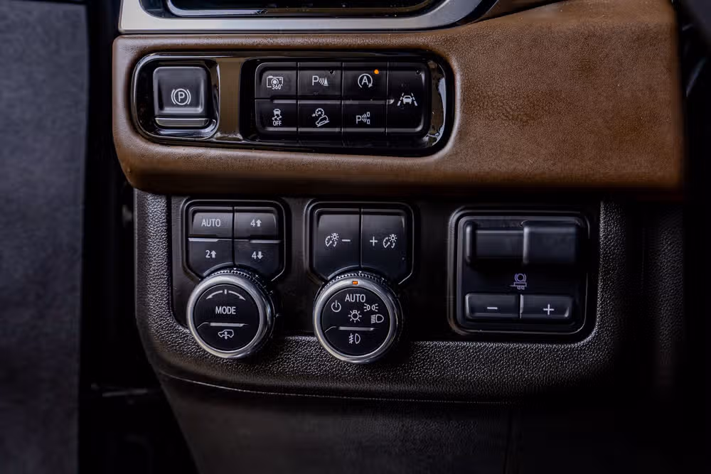 2025 GMC Yukon XL Denali Ultimate Image 21