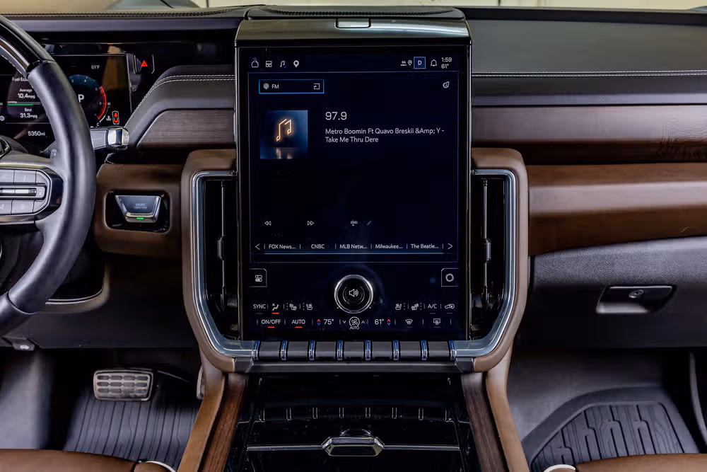 2025 GMC Yukon XL Denali Ultimate Image 23