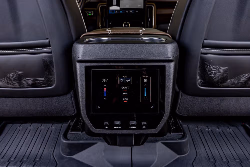 2025 GMC Yukon XL Denali Ultimate Image 32