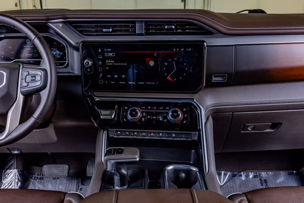 2025 GMC Sierra 1500 Denali Crew Cab Image 24