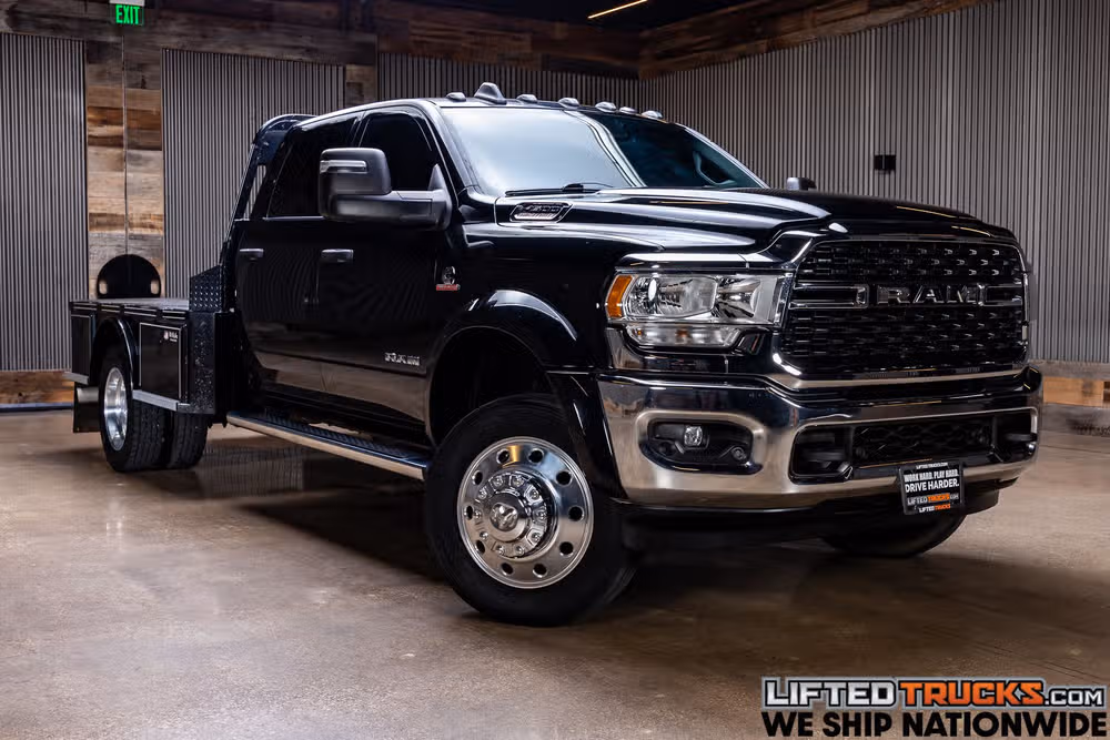 2024 Ram 4500 SLT Chassis Crew Cab Image 1
