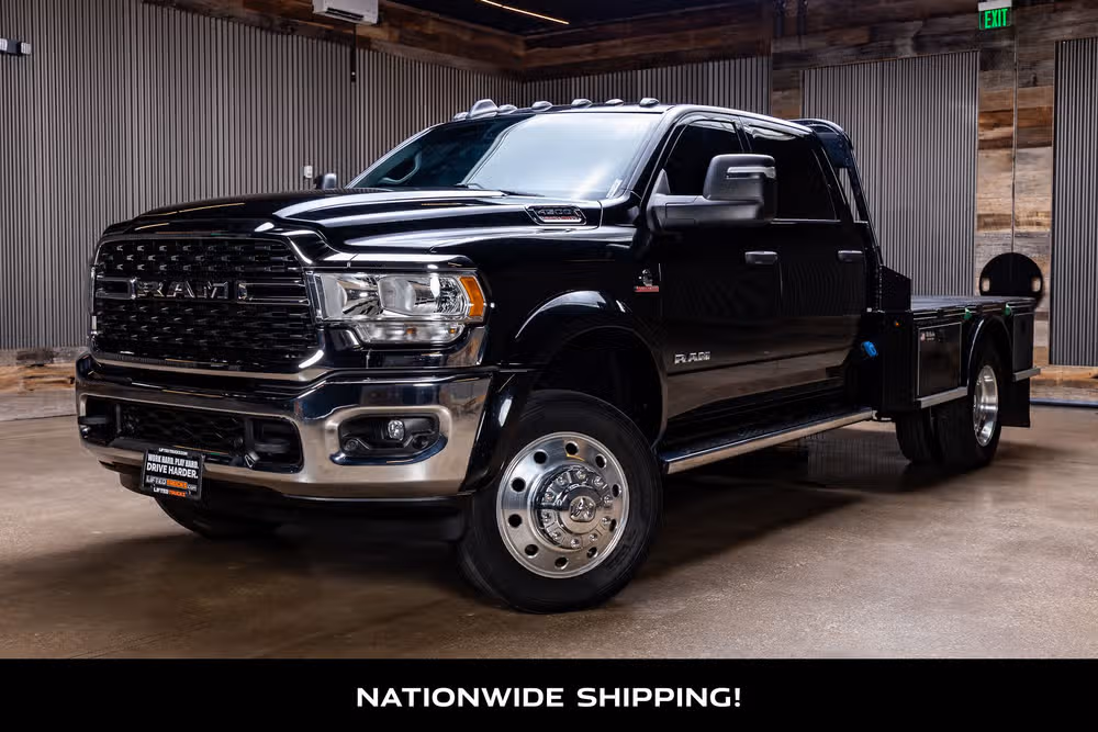 2024 Ram 4500 SLT Chassis Crew Cab Image 4