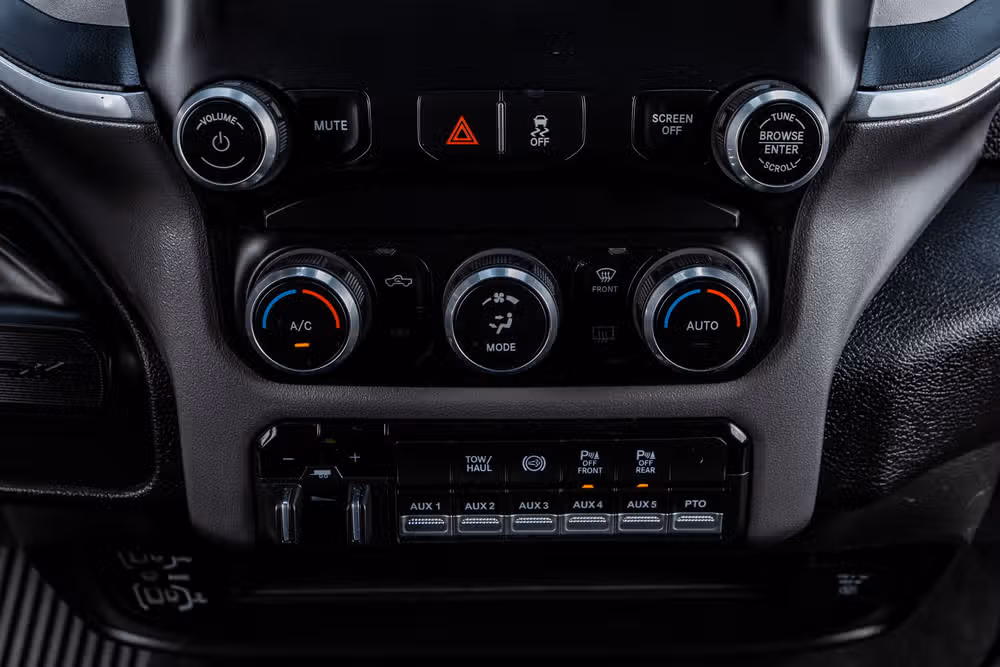 2024 Ram 4500 SLT Chassis Crew Cab Image 25