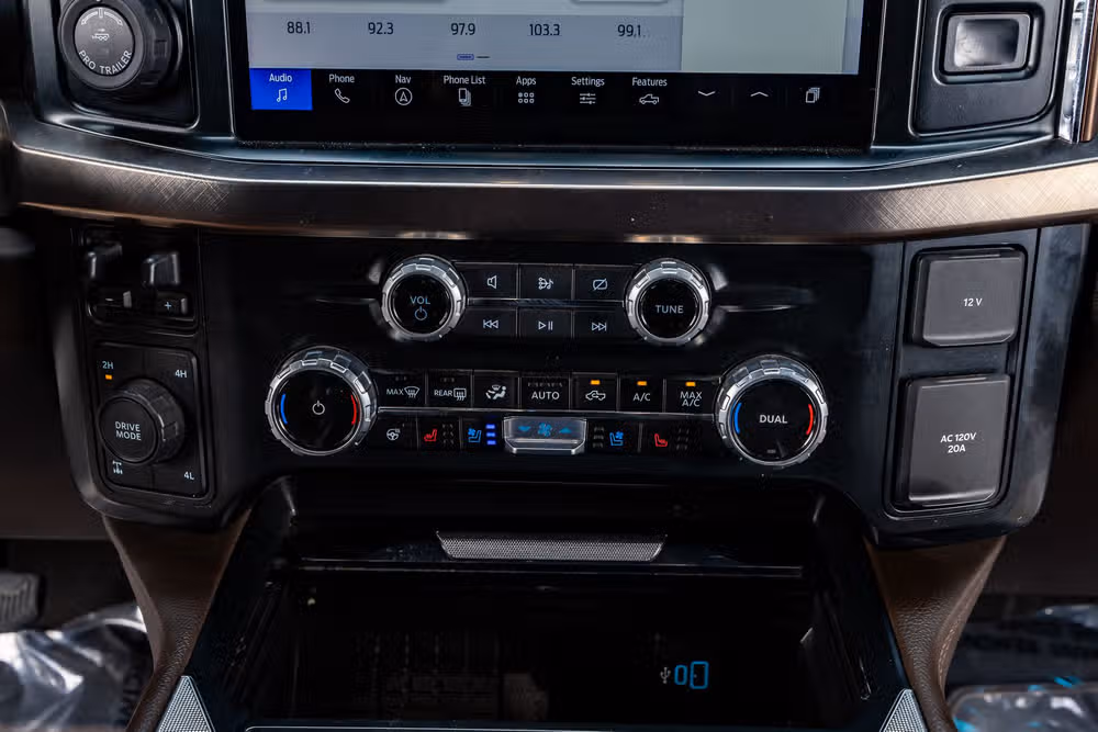 2023 Ford F-250 Super Duty King Ranch Crew Cab Image 28