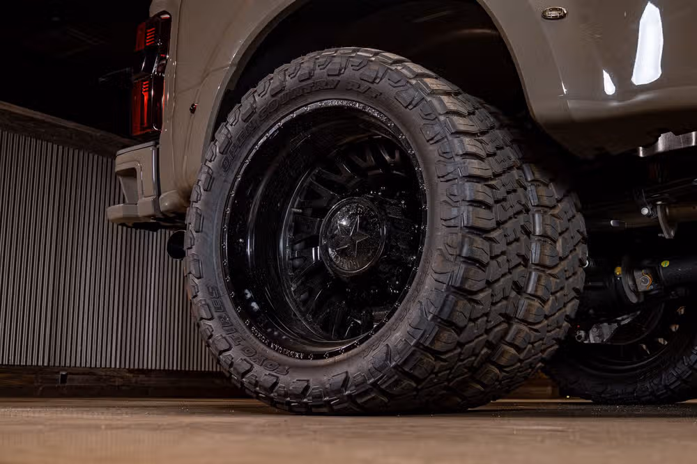 2026 Ford F-450 Super Duty Platinum Plus Crew Cab Image 12