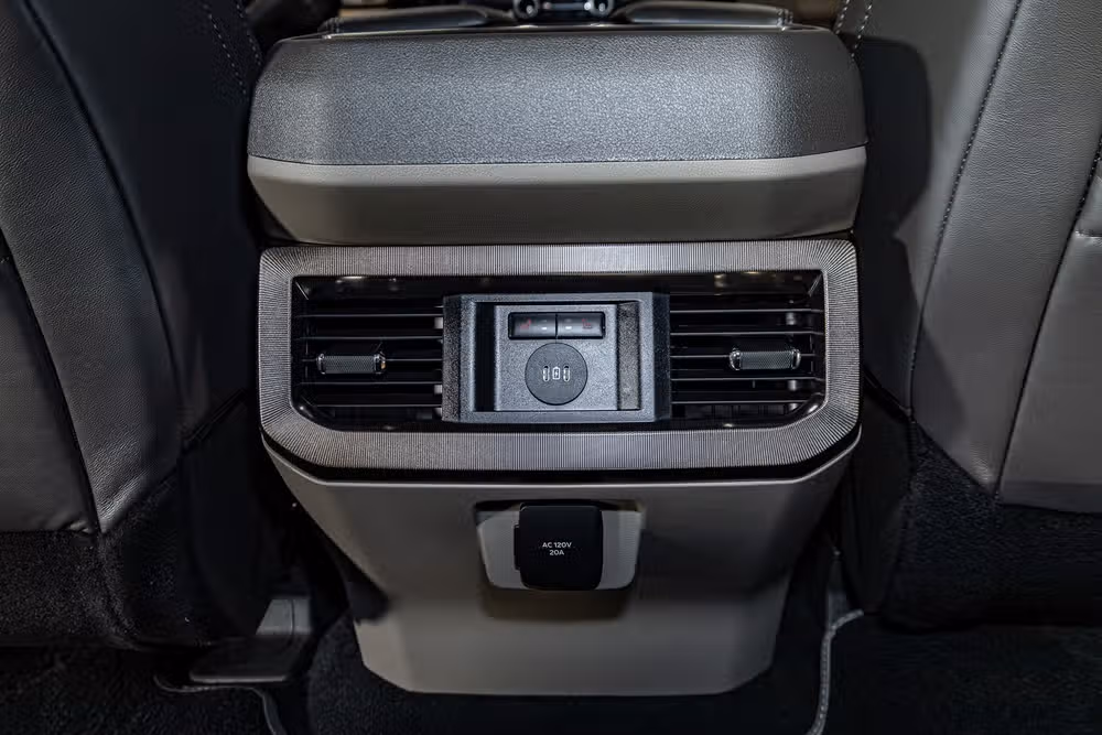 2026 Ford F-450 Super Duty Platinum Plus Crew Cab Image 24