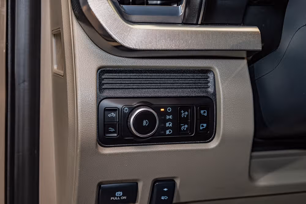 2026 Ford F-450 Super Duty Platinum Plus Crew Cab Image 18