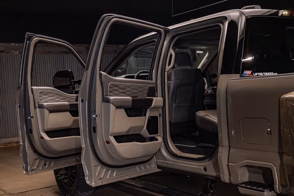 2026 Ford F-450 Super Duty Platinum Plus Crew Cab Image 29