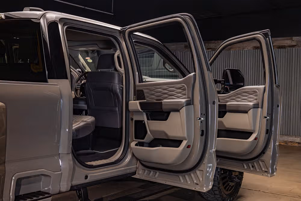 2026 Ford F-450 Super Duty Platinum Plus Crew Cab Image 31
