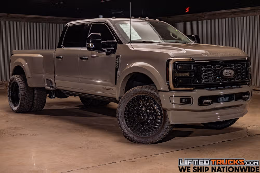 2026 Ford F-450 Super Duty Platinum Plus Crew Cab Image 1