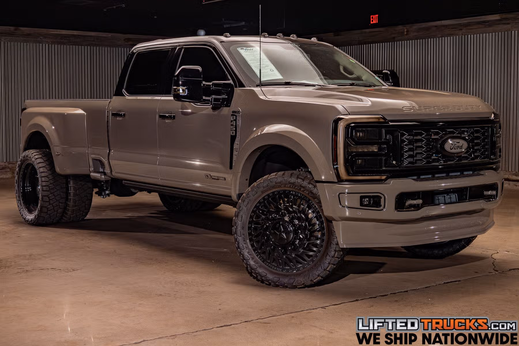 2026 Ford F-450 Super Duty Platinum Plus Crew Cab Image 1