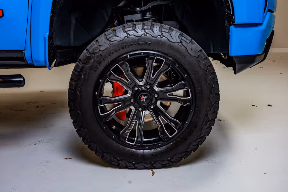 2023 GMC Sierra 1500 AT4 Black Widow Crew Cab Image 11
