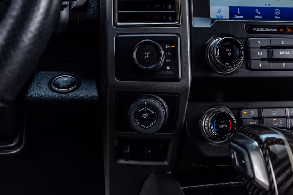 2020 Ford F-150 Raptor SuperCrew Image 24