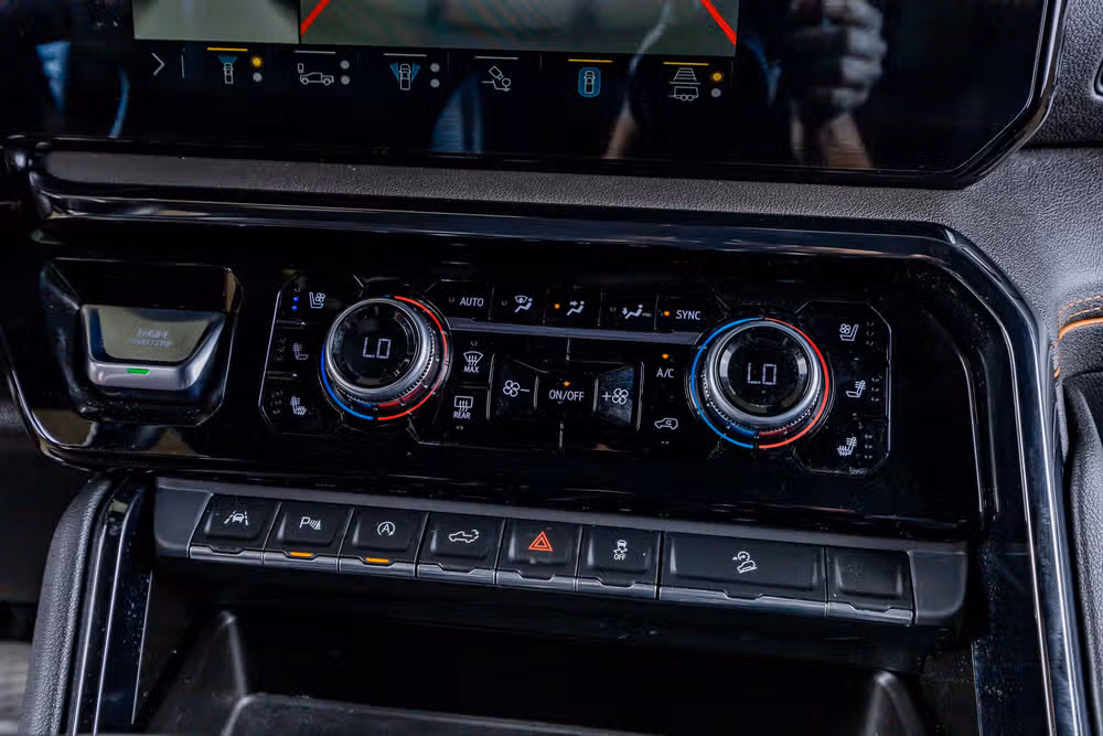 2023 GMC Sierra 1500 AT4 Crew Cab Image 27