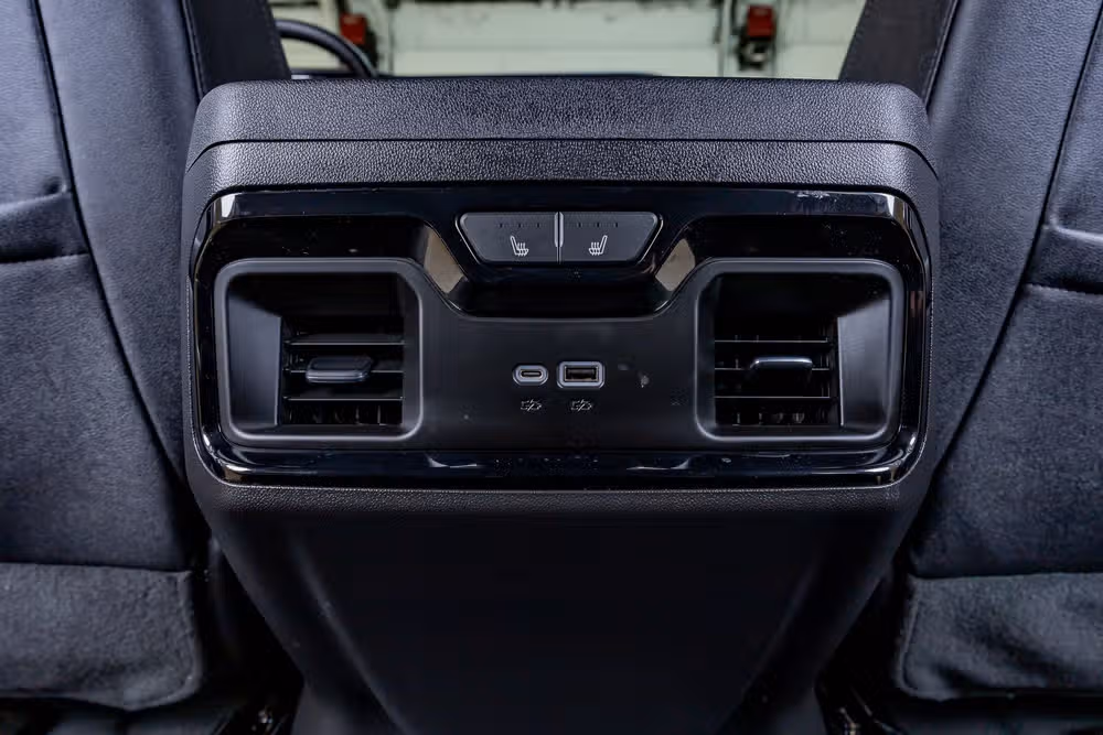 2023 GMC Sierra 1500 AT4 Crew Cab Image 33