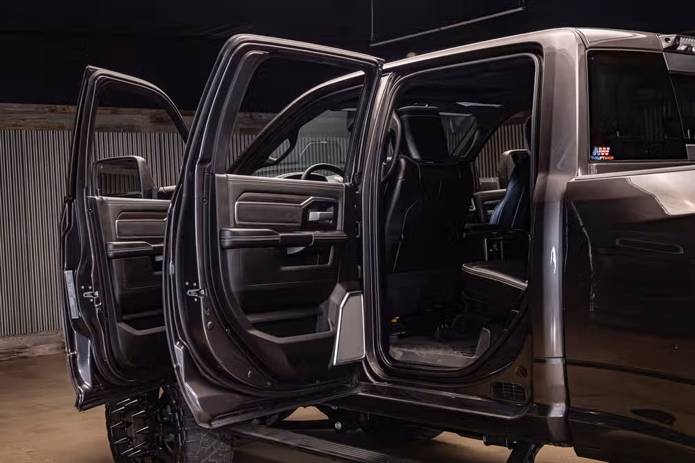 2025 Ram 3500 Laramie Crew Cab Image 28
