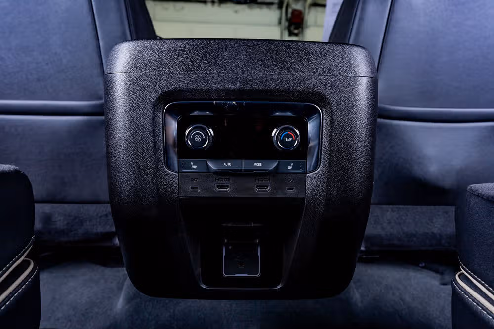 2026 Chevrolet Suburban Premier Image 31