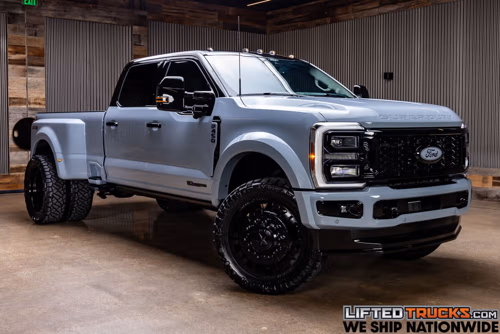 2026 Ford F-450 Super Duty Platinum Plus Crew Cab Image 1