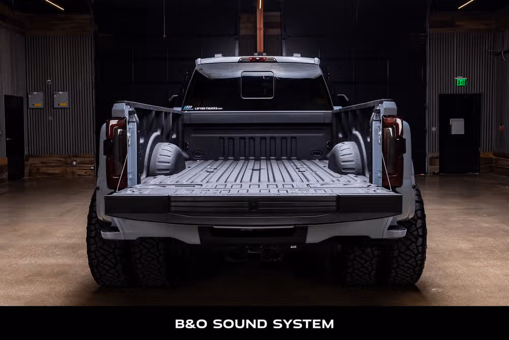 2026 Ford F-450 Super Duty Platinum Plus Crew Cab Image 9