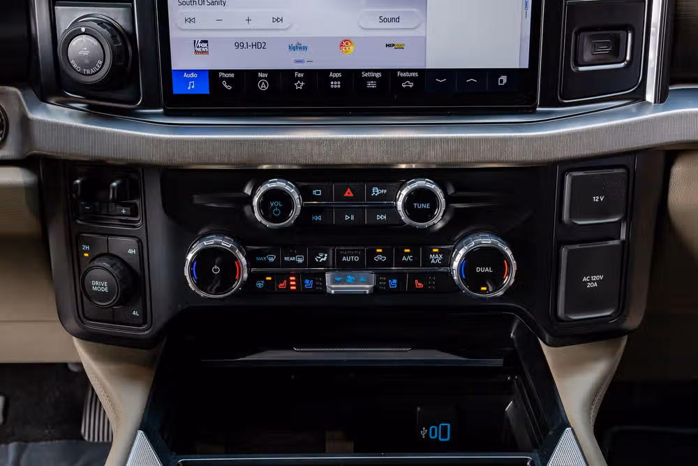 2026 Ford F-450 Super Duty Platinum Plus Crew Cab Image 28