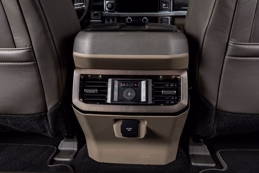 2026 Ford F-450 Super Duty Platinum Plus Crew Cab Image 34