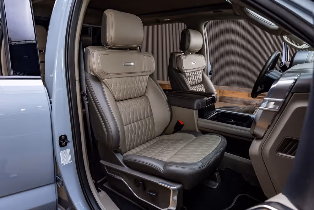 2026 Ford F-450 Super Duty Platinum Plus Crew Cab Image 32