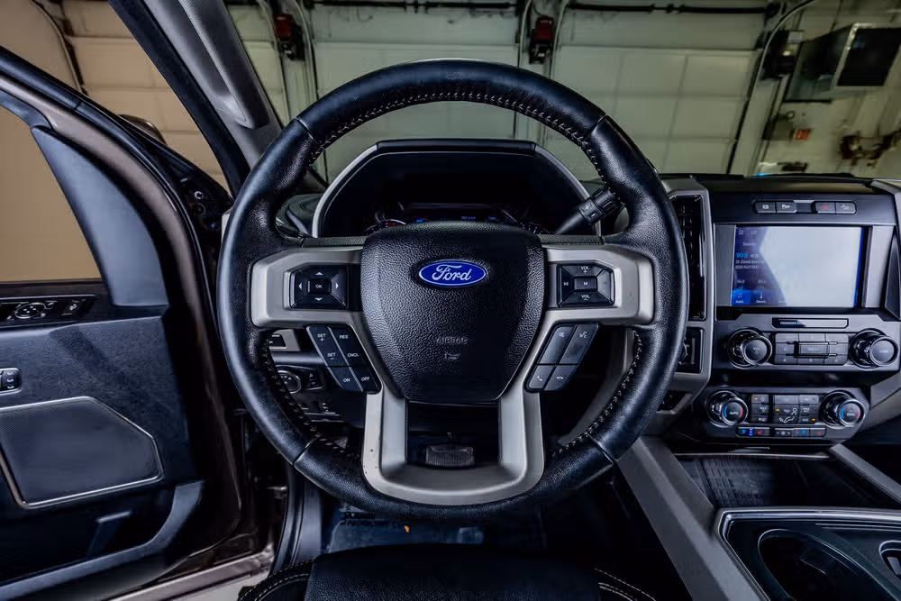 2021 Ford F-250 Super Duty Lariat Crew Cab Image 16