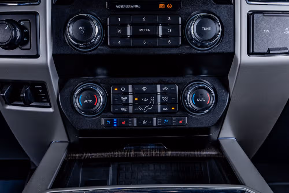 2021 Ford F-250 Super Duty Lariat Crew Cab Image 25