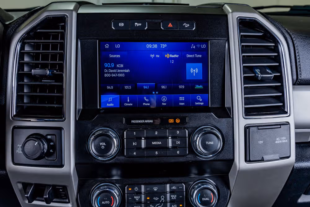 2021 Ford F-250 Super Duty Lariat Crew Cab Image 23