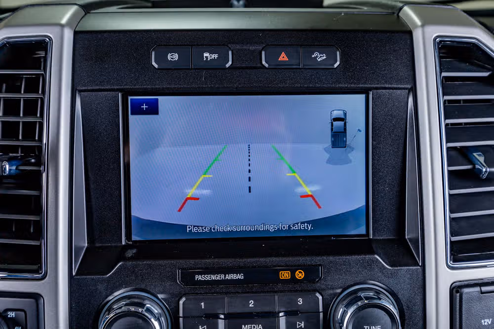 2021 Ford F-250 Super Duty Lariat Crew Cab Image 24