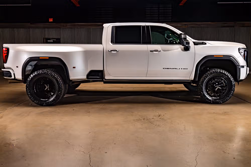 2024 GMC Sierra 3500HD Denali Ultimate Crew Cab Image 11