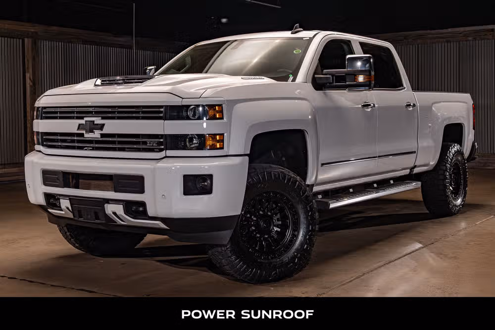 2017 Chevrolet Silverado 3500HD LTZ Crew Cab Image 5