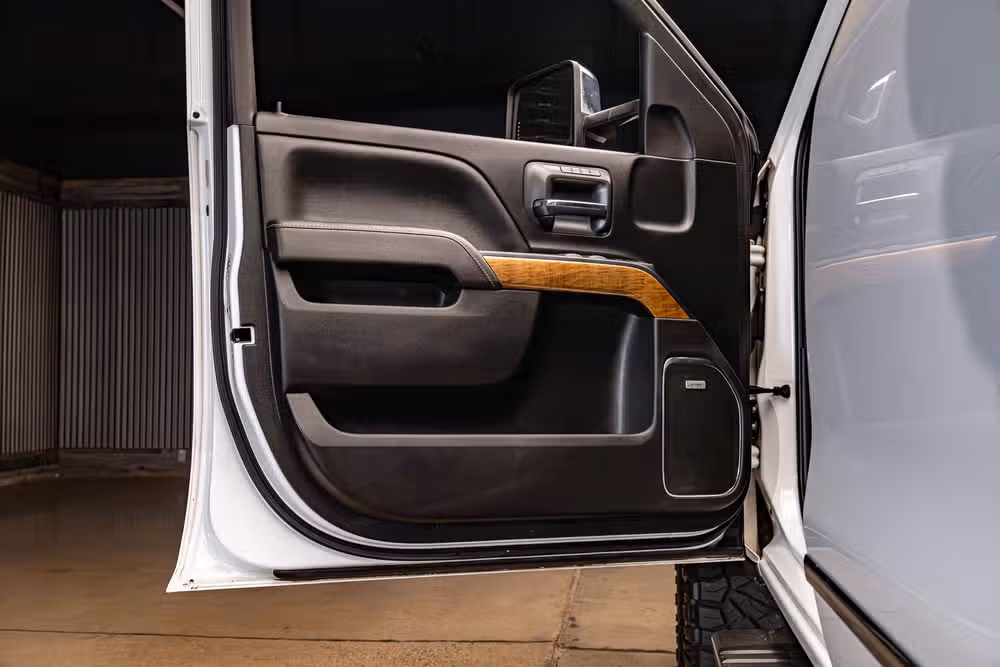 2017 Chevrolet Silverado 3500HD LTZ Crew Cab Image 31