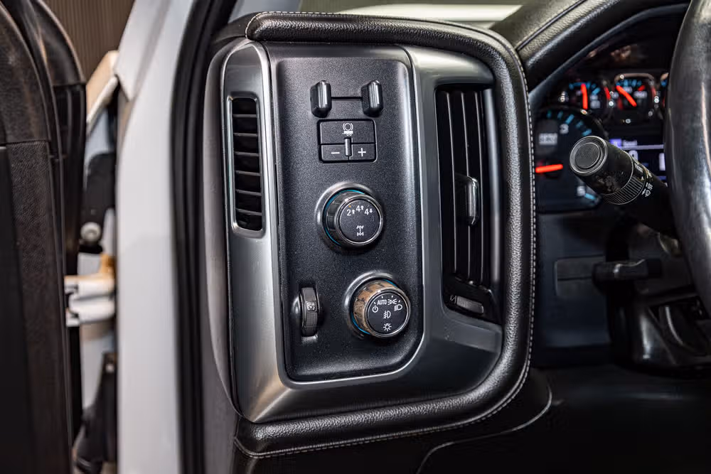 2017 Chevrolet Silverado 3500HD LTZ Crew Cab Image 20