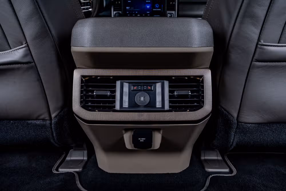 2026 Ford F-450 Super Duty Platinum Plus Crew Cab Image 33