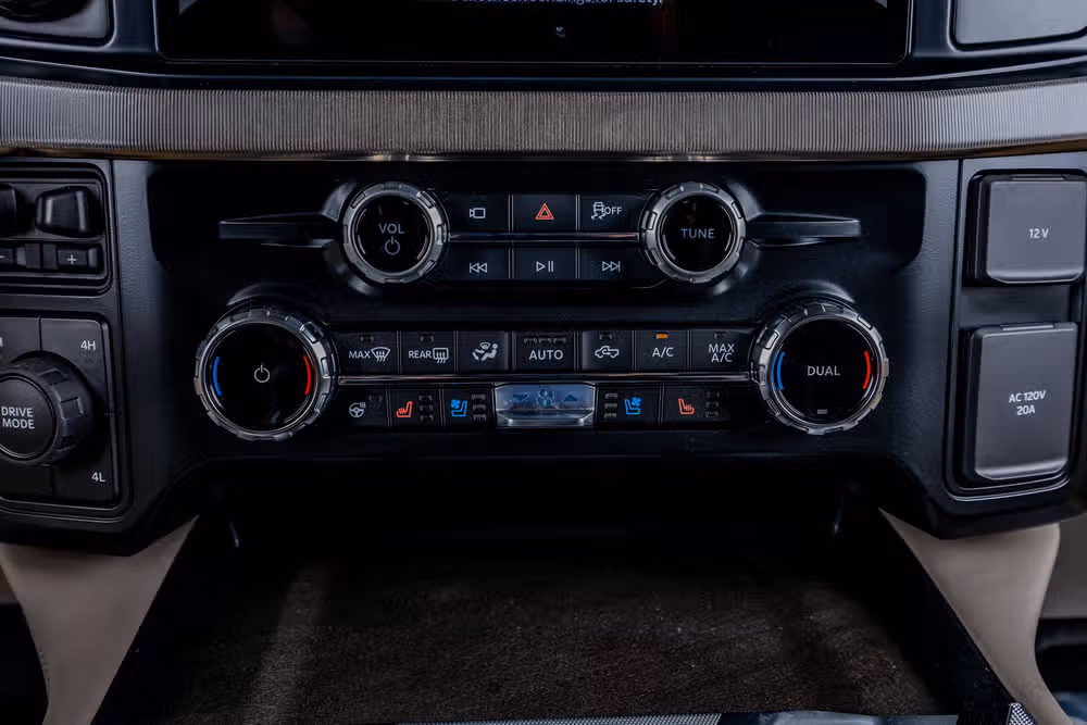 2026 Ford F-450 Super Duty Platinum Plus Crew Cab Image 27