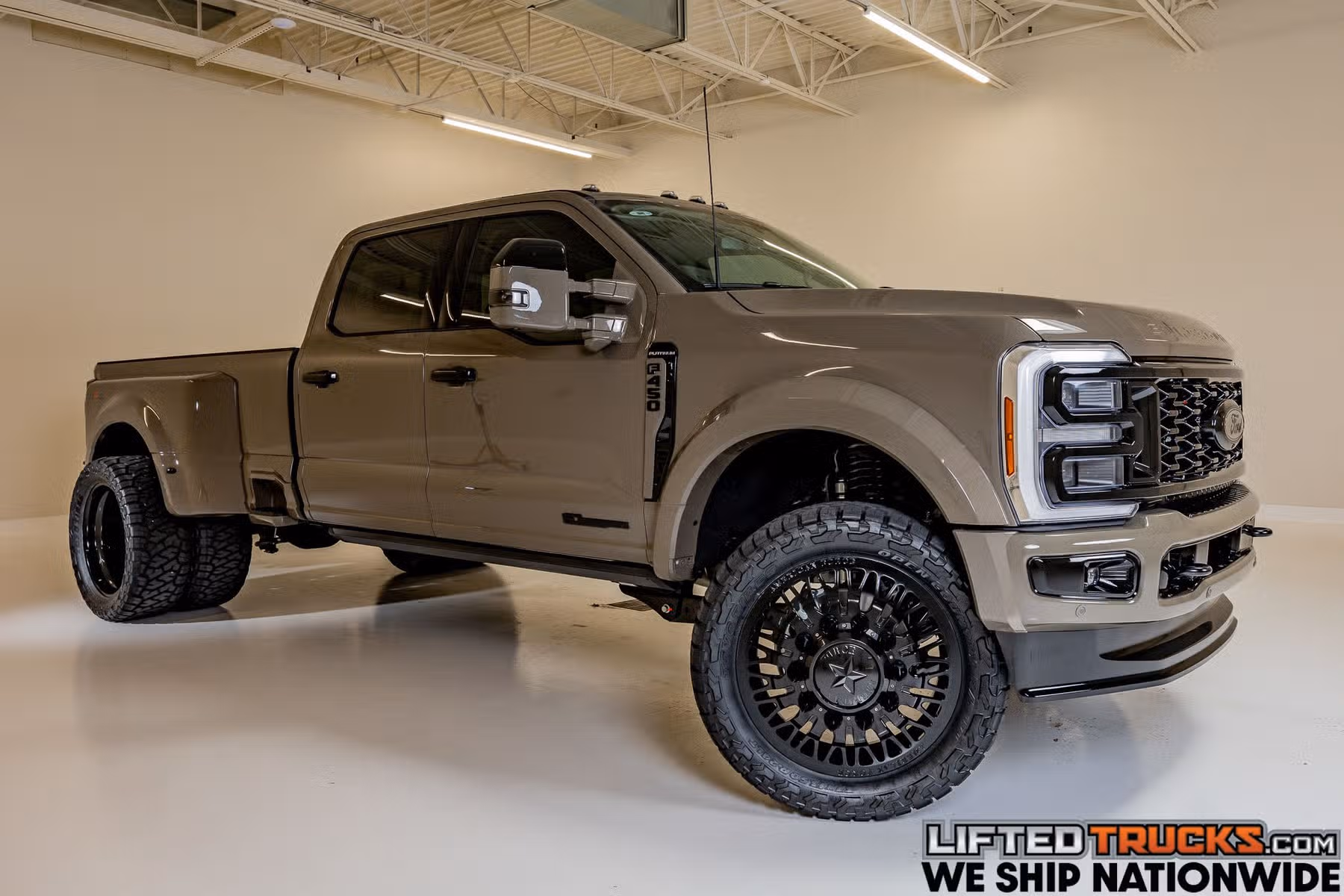 2026 Ford F-450 Super Duty Platinum Plus Crew Cab Image 1