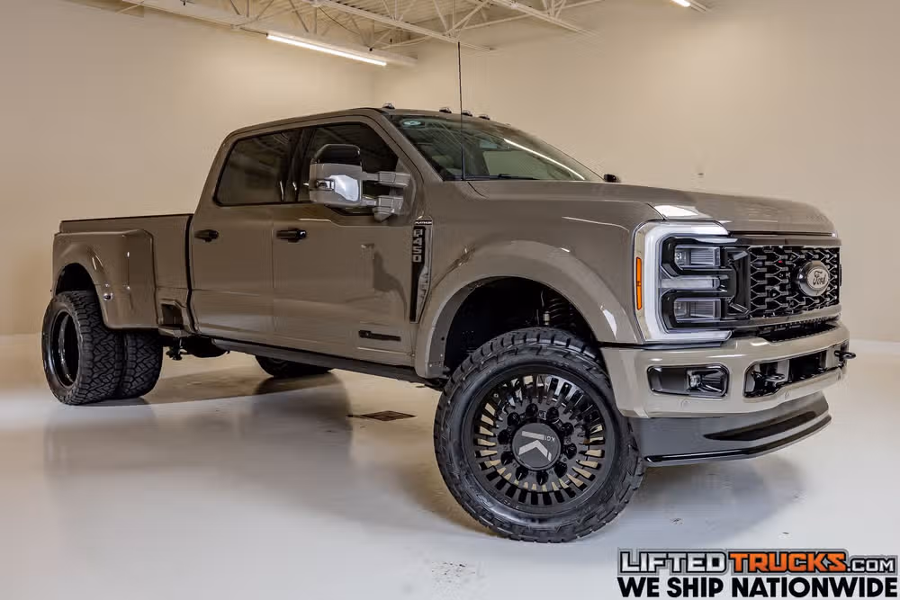 2026 Ford F-450 Super Duty Platinum Plus Crew Cab Image 1