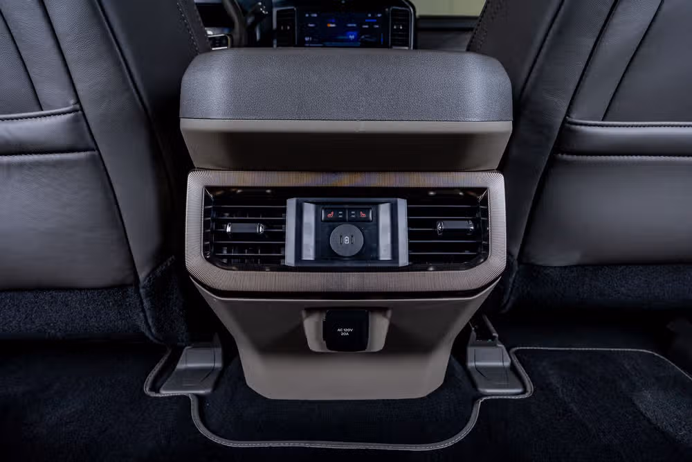 2026 Ford F-450 Super Duty Platinum Plus Crew Cab Image 34